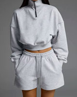 Ensemble décontracté deux pièces pour femme : sweat-shirt court à quart de zip avec logo personnalisé et short confortable – Tenue athlétique d'été pour la détente