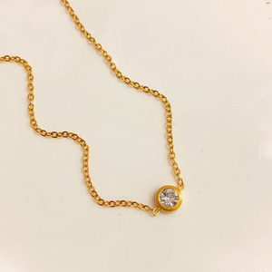 Collana con Ciondolo Minimalista <span class=keywords><strong>in</strong></span> Acciaio Inossidabile 316L Placcato <span class=keywords><strong>Oro</strong></span> 18K Antiossidante con Zirconia Cubica Solitaria per Donna - Product Image 4