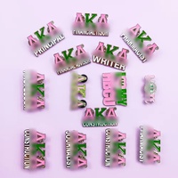 Épinglette en émail à lettres grecques décoratives, esthétique de sororité rose et verte, style preppy, vintage, minimaliste, pour l'émancipation, idéale comme cadeau ou accessoire vestimentaire