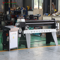 L'usine chinoise YUFON fabrique des machines à cintrer les tôles à trois rouleaux CNC et des machines à cintrer les tôles d'acier.
