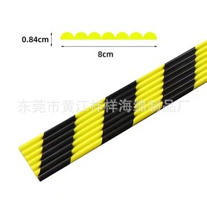 Protection d'angle en mousse EVA en forme de L 4,5 cm x 4,5 cm x 1 cm, bande de protection murale de garage noire à rayures jaunes - Product Image 5