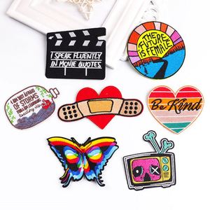 Écussons brodés personnalisés en gros pour usine, badges brodés mignons à thermocoller avec faible MOQ et livraison rapide - Product Image 1