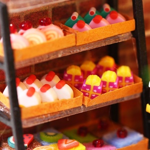 IIECREATE K-1059 LED <span class=keywords><strong>gâteau</strong></span> cuisson à la main en bois bricolage Miniature maison de poupée avec cache-poussière - Product Image 3