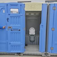 Toilettes chimiques portables en plastique avec grand réservoir d'eau, toilettes temporaires extérieures pour chantiers et événements