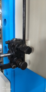 Prensa Hidráulica Manual de Tres Vigas, Buen Precio en China, JMDY80/25, 80 Toneladas, Controlada por PLC, 380V, para Trabajos en Metal - Product Image 3