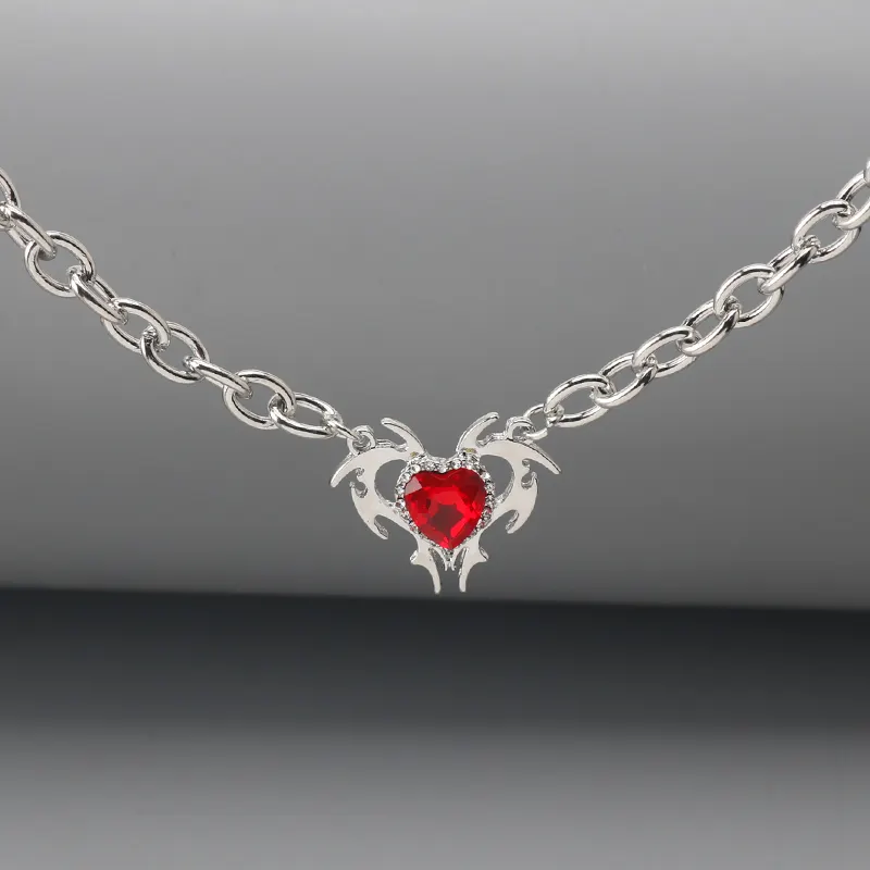 Nouveau collier d'amour rubis japonais et coréen collier pendentif d'amour incrusté de diamants à la mode dames vêtements clavicule chaîne