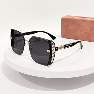 Nouvelles lunettes de <span class=keywords><strong>soleil</strong></span> élégantes sans monture UV400, grandes montures qui aident à affiner le visage, scintillantes, luxe léger, sophistiquées pour femmes - Product Image 2