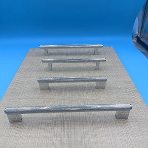 มือจับตู้สแตนเลสทรงบาร์สไตล์ยุโรปป้องกันสนิมสำหรับประตูตู้ - Product Image 1