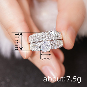 Set di Gioielli da Sposa T0326 in Argento 925 con Zirconi Rotondi, Anelli da Donna con Montatura a Griffe, Set di Gioielli Raffinati - Product Image 4