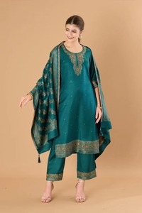 Trajes de Invierno Dilkash de Calidad de Exportación para Mujer, Traje Salwar Bordado de Mezcla de Lana Suave, Disponible a un Precio Razonable - Product Image 4