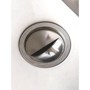 Couvercle de vidange carré japonais moderne Crépine en laiton chromé de 14.5 cm pour l'élimination des déchets des sols de salle de bain ou d'hôtel - Product Image 1