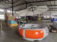 Bateau de location flottant QIQU en forme de donut, rotomoulé, en PEHD indestructible, avec barbecue électrique