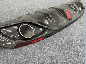 Difusor trasero de fibra de carbono de estilo más nuevo con lámpara para Romeo Alpha Giulia - Product Image 3