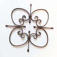 Éléments de balcon en fer Panneaux de fleurs en métal Rosettes en fer forgé Prix Escalier en métal Fleurs en gros Panneaux de défilement forgés