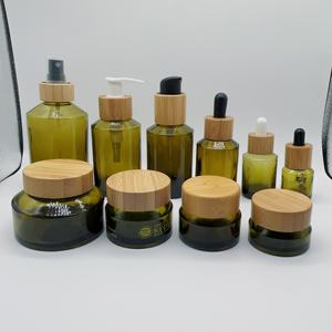 Série d'emballage cosmétique bouteille en verre vert <span class=keywords><strong>olive</strong></span> et pot en verre avec pompe/couvercle/compte-gouttes/bouteilles de pompe de pulvérisation en bambou - Product Image 1