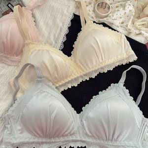 Conjunto de sujetador de copa triangular sin aros, push-up, transpirable, sexy, fino, con borde de encaje francés satinado, tirantes ajustables de punto y espalda en U. - Product Image 4