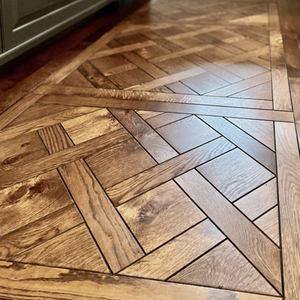 Parquet en chêne Versailles multicouche T&G de 15 mm et 20 mm, ignifuge, silencieux, lisse, uniforme sur de grandes surfaces, qualité AB, pour salle d'exposition - Product Image 1