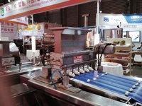 Ligne de production de biscuits entièrement automatique à double couleur Fabricants de lignes de production de biscuits