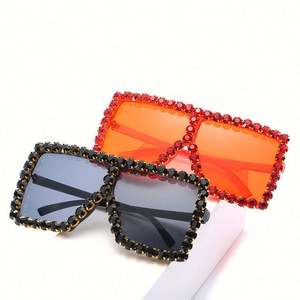 Lunettes de soleil carrées surdimensionnées en cristal avec logo personnalisé, grandes lunettes de soleil ornées de strass, lunettes de soleil surdimensionnées pour femmes, lunettes de soleil en diamant - Product Image 5