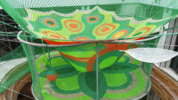 Équipement de jeux d'intérieur sur le thème de l'arbre, balançoires, jeux d'escalade, filets ou murs d'escalade, trampoline pour enfants