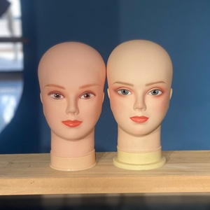 Cabeza de Maniquí Femenina Pequeña con Cabello Artificial para Prácticas de Peluquería y Recorte, Soporte de Plástico para Exhibición de Pelucas - Product Image 2