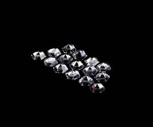 Pendientes de Diamantes Cultivados en Laboratorio con Corte Hexagonal de 4.0 MM, Certificados por IGI, Corte Antiguo, Corte Único - Product Image 3