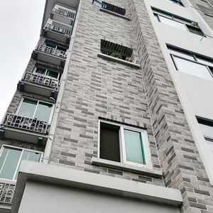 Tuiles <span class=keywords><strong>de</strong></span> <span class=keywords><strong>brique</strong></span> flexibles Justone100 % sable <span class=keywords><strong>de</strong></span> quartz naturel léger et sûr <span class=keywords><strong>Brique</strong></span> <span class=keywords><strong>de</strong></span> <span class=keywords><strong>parement</strong></span> flexible <span class=keywords><strong>brique</strong></span> <span class=keywords><strong>de</strong></span> revêtement mural d'école extérieure - Product Image 2