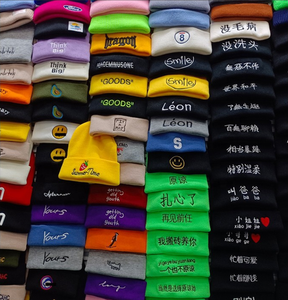 <span class=keywords><strong>Promotion</strong></span> en gros : Bonnet d'hiver tricoté en acrylique jacquard néon, chaud, uni, avec logo brodé personnalisé, design de créateur - Product Image 4