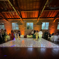 Piste de danse LED portable en acrylique étoilée noire et blanche de 16x16 pieds pour mariage et discothèque