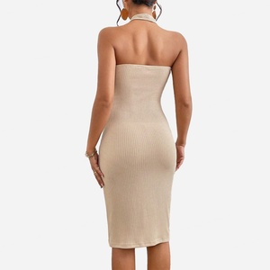 เดรสทรงเอเข้ารูป คอวี แขนกุด ผ้าถักลายริบ คุณภาพสูง ผลิตจากโรงงาน OEM เหมาะสำหรับใส่ลำลองในฤดูใบไม้ร่วง - Product Image 4