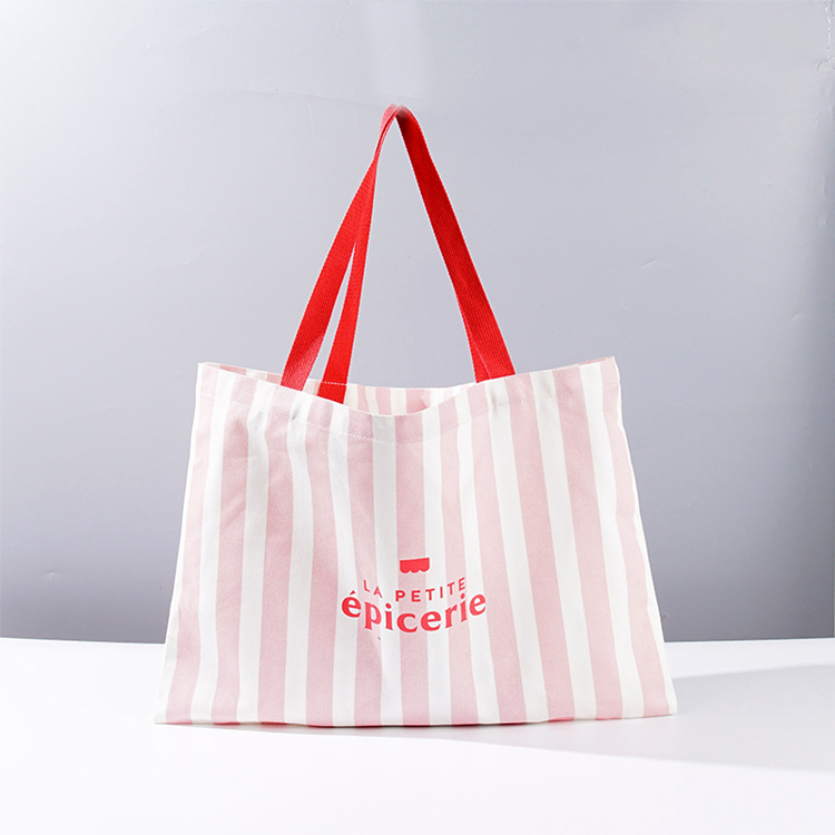 Sac en toile à rayures rouges