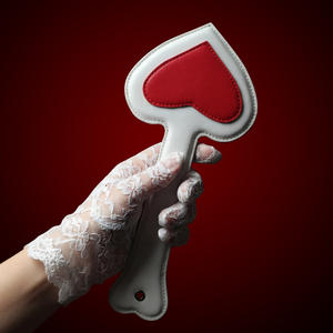 M-P4004 Paleta de Cuero en Forma de Corazón para Principiantes, Segura para el Cuerpo, para Juegos de Rol BDSM - Product Image 3