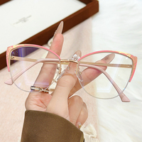 Lunettes photochromiques anti-lumière bleue œil de chat de style européen et américain haut de gamme pour femmes, monture rouge, verres transparents, adaptées à toutes les formes de visage