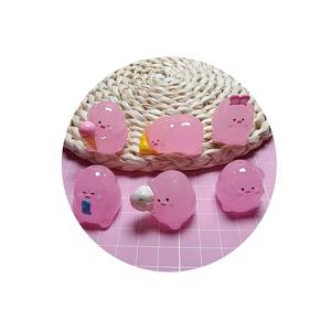 100 Uds Rosa luminoso Mini resina <span class=keywords><strong>cerdo</strong></span> adornos juguetes muñecas figuras hogar jardín decoración brillo en la noche escritorio DIY adornos artesanales - Product Image 4