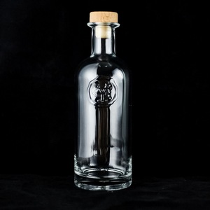 Botellas de Licor de Vidrio Vacías de 700 ml, con Forma Personalizada y Grabado en Relieve, para Bebidas Alcohólicas, Ginebra, Whisky, <span class=keywords><strong>Vodka</strong></span>, Venta al Por Mayor - Product Image 3