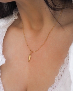 Collier de poisson sardine portugaise plaqué or 18 ct collier océan fait main en acier inoxydable de haute qualité inspiré des bijoux d'été - Product Image 4