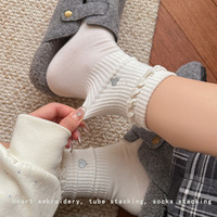 Chaussettes décontractées blanches pour femmes, nouvelle collection automne 2026, broderie dentelle, motif lettres en relief, tricotées, anti-bactériennes