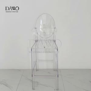 Chaises hautes en plastique Chiavari pour événements et fêtes d'enfants avec assiettes amovibles transparentes - Product Image 1