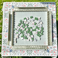 Ensemble complet de tuiles de mahjong en acrylique vert jade printanier avec supports de mahjong, sac de mahjong et accessoires complets