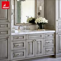 Meuble de cuisine Alland en bois massif blanc de qualité supérieure, style vintage vieilli, traditionnel, avec cadre, servant également de buffet beige.