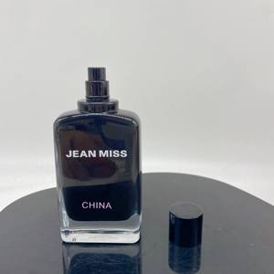 Perfume Unisex Elegante para Eventos Formales, Aroma Floral de Larga Duración en Spray para Hombres y Mujeres - Product Image 4