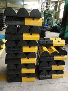 高品質ゴム製ホイールストッパー 黄黒 駐車用車輪止め - Product Image 6