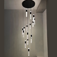 Design rotatif de lustre en cristal Long de bâtiment duplex de luxe d'or noir pour des lumières pendantes d'escalier élevé de villa d'appartement de grenier