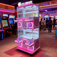 Máquina de grúa de garras comercial de lujo Gir Bear, de 2 niveles, vertical, apilable, de metal rosa, que ahorra espacio, operada con monedas