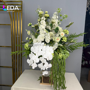 LEDA Fournitures de mariage : Bouquet de fleurs artificielles en soie vertes personnalisées avec verdure, centre de table de mariage suspendu en amarante - Product Image 6