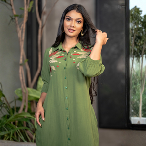 Vestido Camisero Corto de Gasa con Detalles Bordados, Antiarrugas, Elegante e Informal, de Alta Calidad, Precio al por Mayor - Product Image 4
