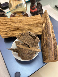 ธูปไม้กฤษณาธรรมชาติพรีเมียม ชนิดก้อน กลิ่นหอมหวานเข้มข้น คุณภาพสูง สำหรับจุดเผา ให้กลิ่นหอมยาวนาน - Product Image 4