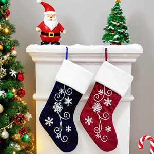 <span class=keywords><strong>Chaussettes</strong></span> de Noël en velours bleu marine et rouge de qualité supérieure, brodées de flocons de neige, personnalisées, pour décorations de fête de famille - Product Image 5