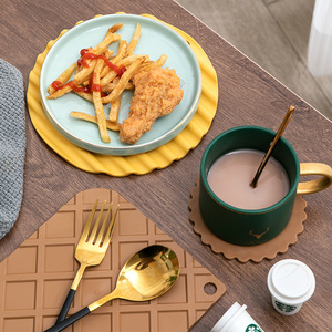 Round Silicone Placemat Heat Insulating Kitchen Mat For Pot Bowl Cup Plate Waffle Shape TPR Material - Product Image 3