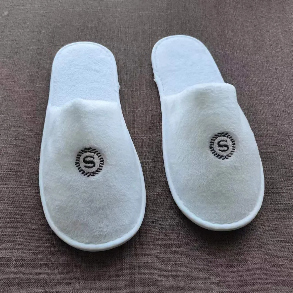 Pantofole spa dell'hotel in pile corallo di lusso con logo personalizzato